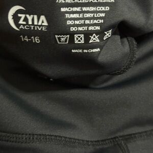 Zyia Active Black Women's Capris